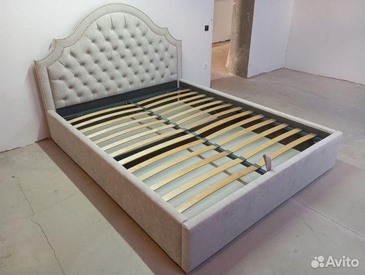 Кровать двухспальная с подъемным механизмом