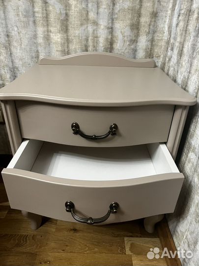 Тумбочка прикроватная
