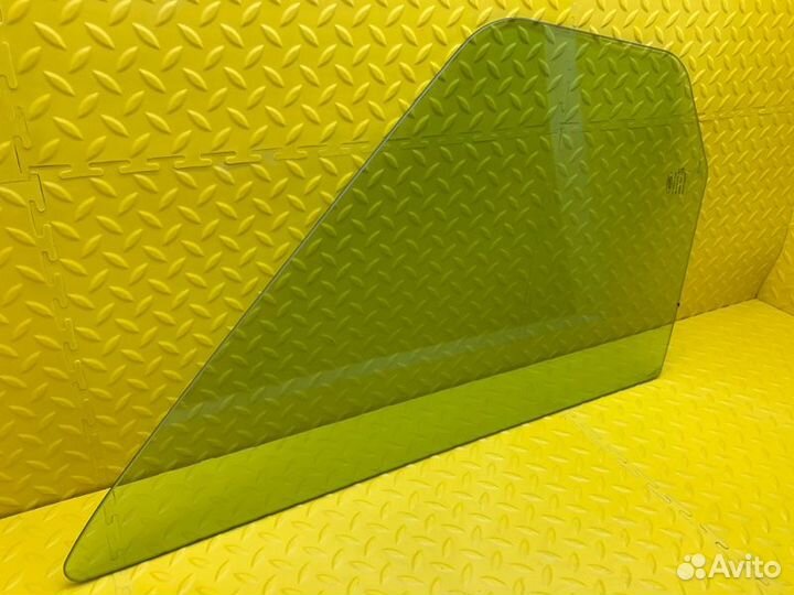 Стекло двери/форточка двери переднее левое Ford