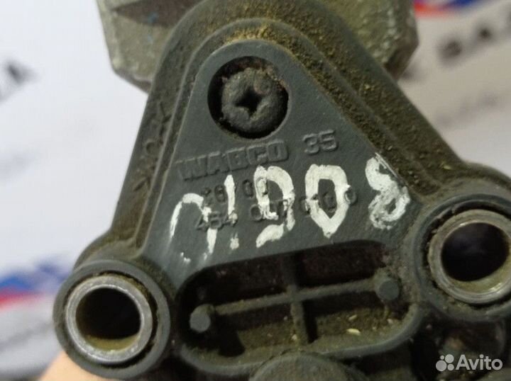 1430545 Кран уровня пола кабины