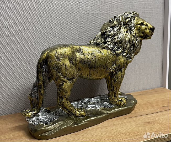 Статуэтка Лев идущий