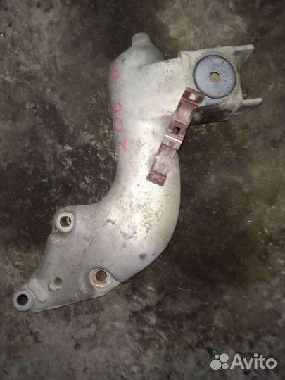 Кронштейн двигателя правый Peugeot 206 Пежо 206