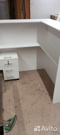 Стойка ресепшн 1200*1000*1200 угловой