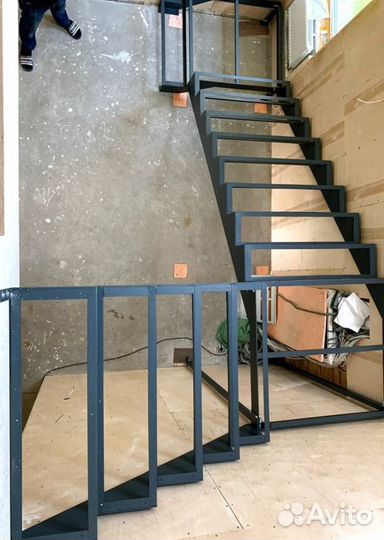 Г-образная лестница