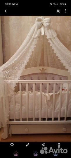 Детская кроватка с универсальным маятником