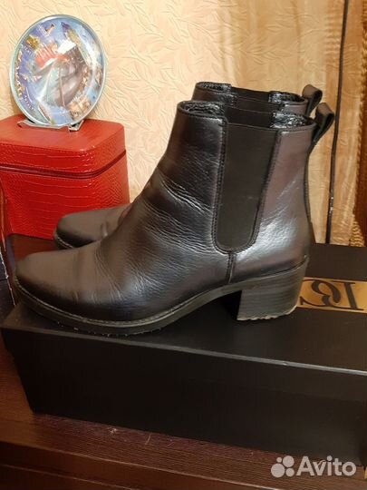 Казаки женские 37 размера бу