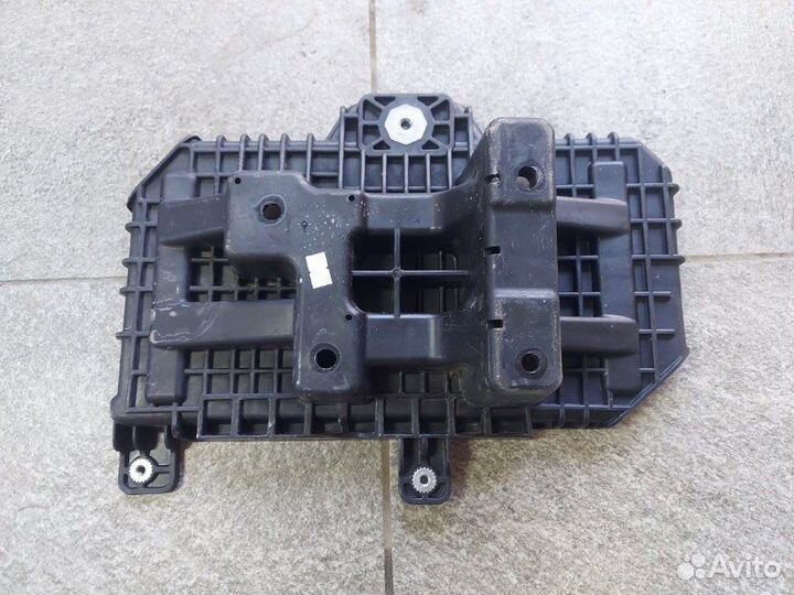 Площадка акб Hyundai Santa Fe TM G4KJ 2019