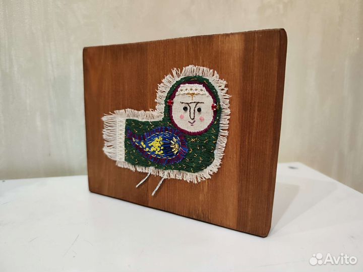 Птица счастья на деревянной основе