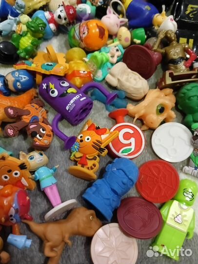 Игрушки из киндера пакетом