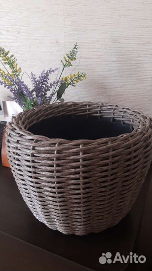 Корзина плетенная из ротанга