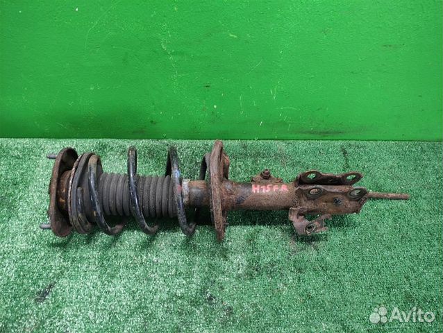 Стойка амортизатора передняя правая Toyota Auris