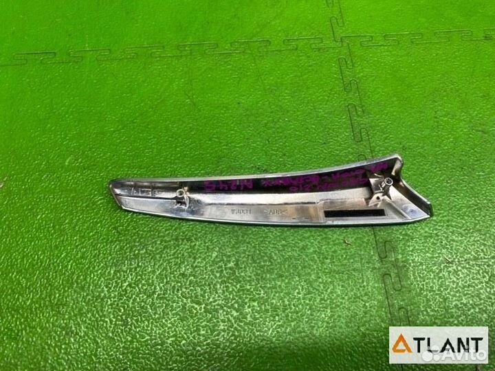 Вставка между стопов задний левый toyota crown