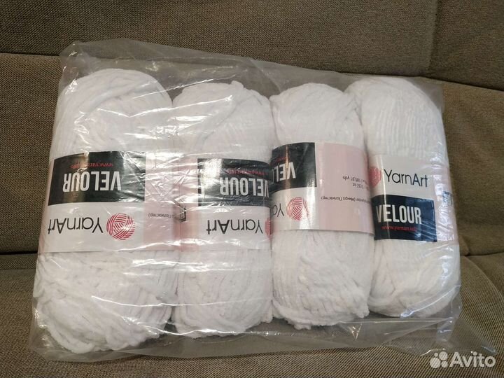 Плюшевая пряжа Yarn Art. Белый цвет