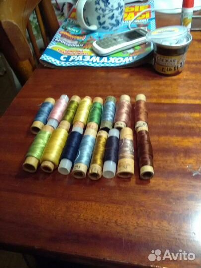 Нитки швейные шелковые, разного цвета