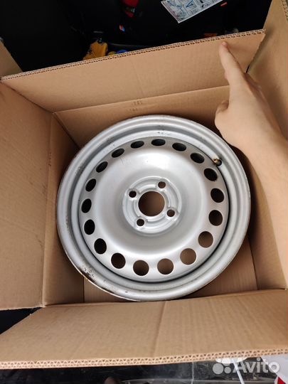 Диски r 15 штампованные 4*100 + колпаки