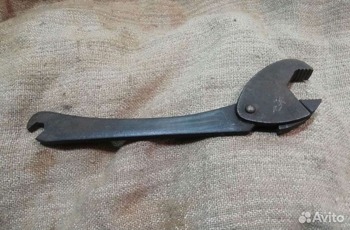 Старинный разводной ключ СССР