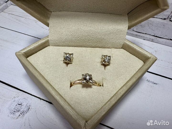 Золотой гарнитур, кольцо и серьги, классика