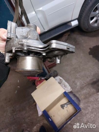 Водяная помпа pajero 4 оригинал