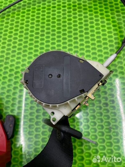 Ремень безопасности задний Ford Focus 1 2004