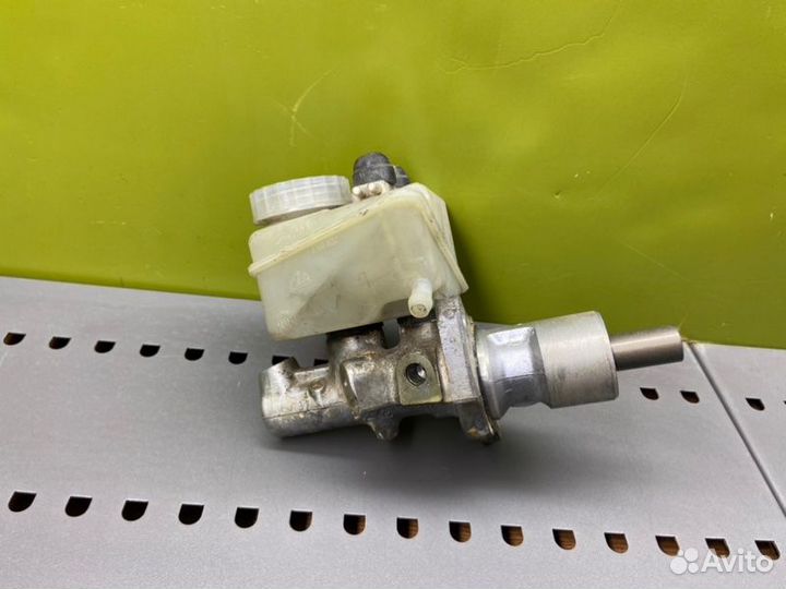 Главный тормозной цилиндр Mercedes-Benz S124