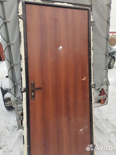 Дверь входная металлическая от застройщика