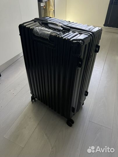 Чемодан на колесах большой
