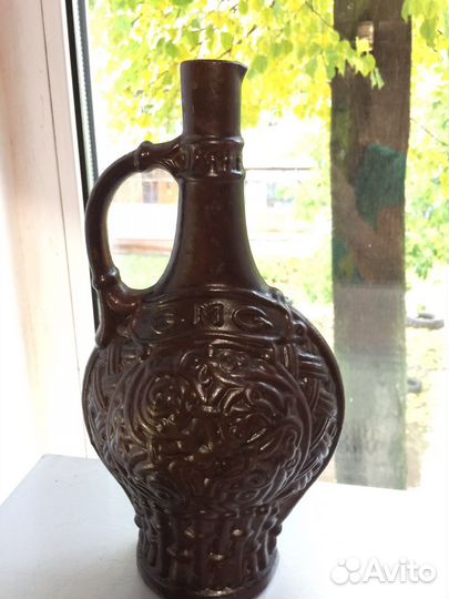 Глиняный кувшин