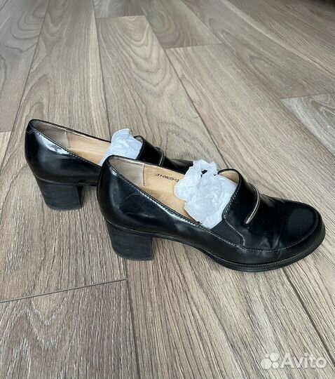 Лоферы лаковые кожаные Djovannia