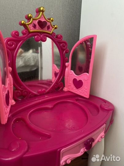 Детский столик с зеркалом