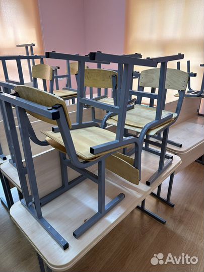 Школьная парта и стул