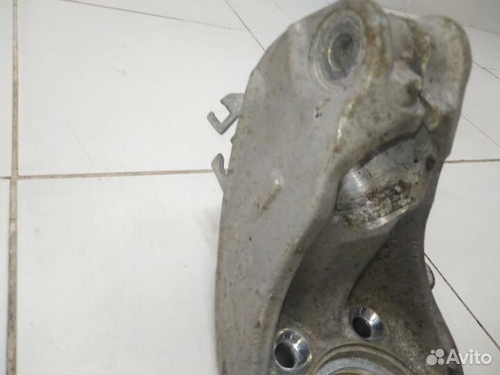 Кулак поворотный передний левый Volkswagen Passat