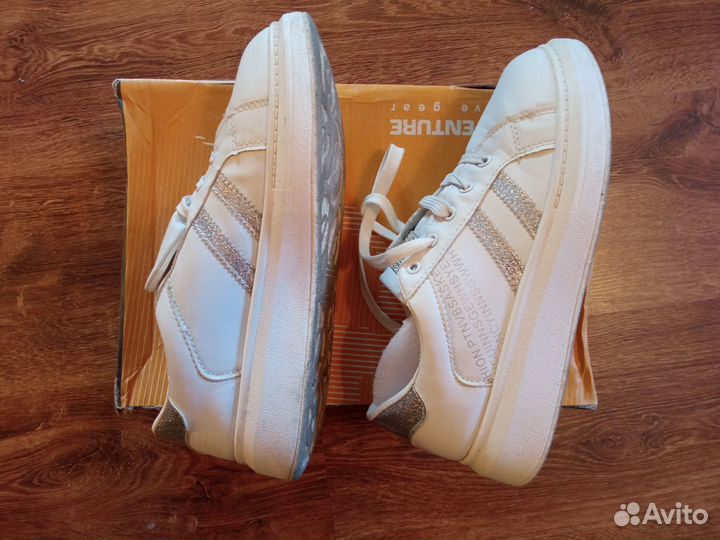 Кросовки женские, белые