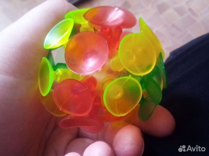 Мячик усыпаный липучками,разноцветный