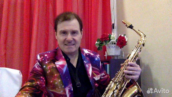 Саксофонист на праздник