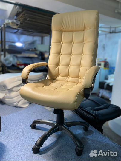 Офисное кресло