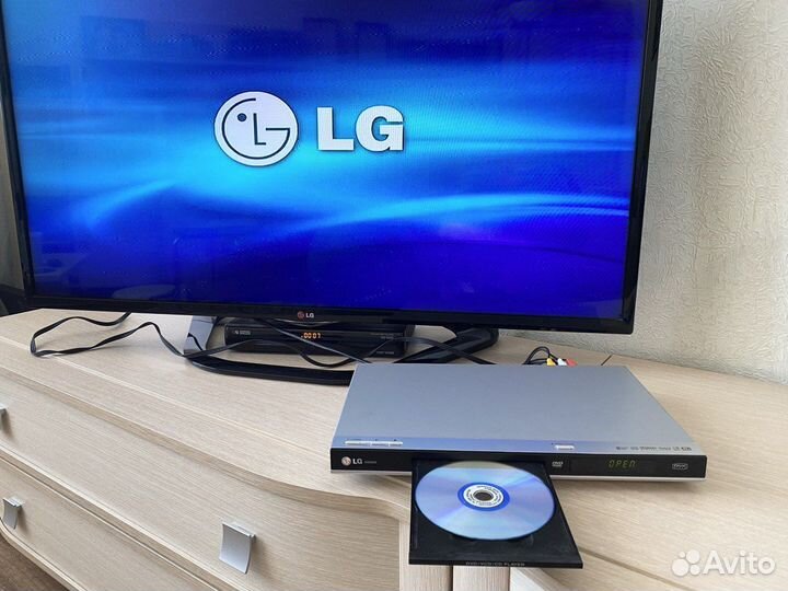 Проигрыватель DVD плеер LG DS563X рабочий