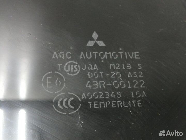 Стекло двери (форточка) заднее левое Mitsubishi