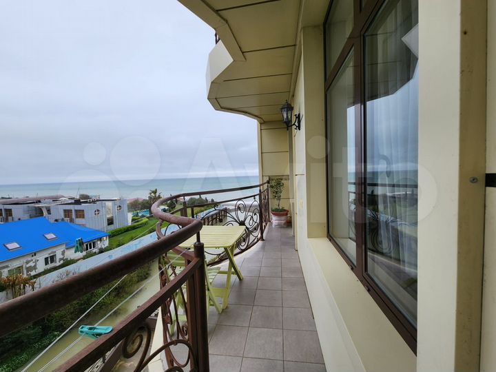 3-к. квартира, 82 м², 4/10 эт.