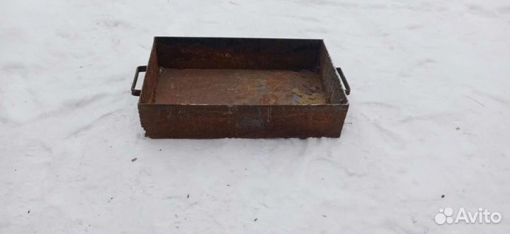 Железныи ящик из толстого металла