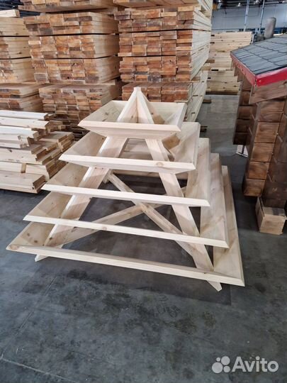 Клумба пирамида для цветов деревянная