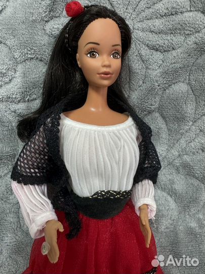 На брони Кукла Barbie Hispanic 1979