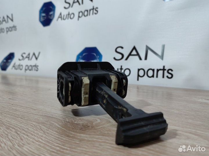 Ограничитель двери передний Bmw 5 F10 N52B30AF