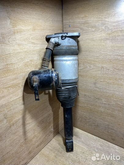 Стойка задняя правая Audi A8 D3