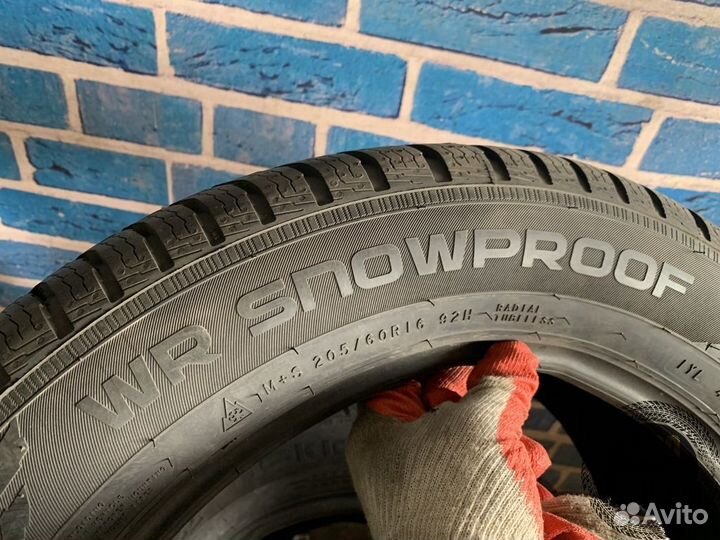Nokian Tyres WR Snowproof 205/60 R16 92H