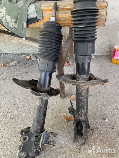 Стойки передние nissan sanny