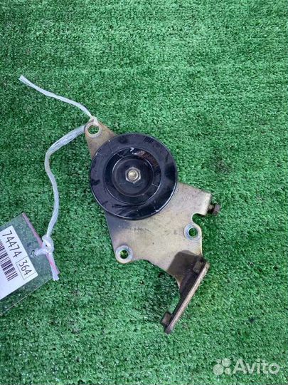 Ролик натяжной Nissan Elgrand E51 VQ35DE 2006