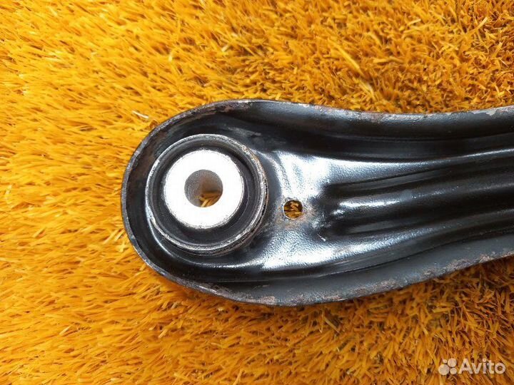 Рычаг подвески верхний задний правый Mercedes-Benz