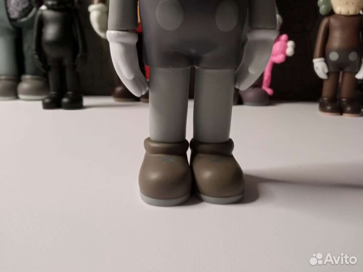 Коллекционная игрушка kaws