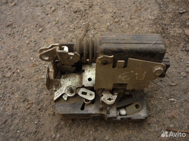 Замок двери задний правый рено логан