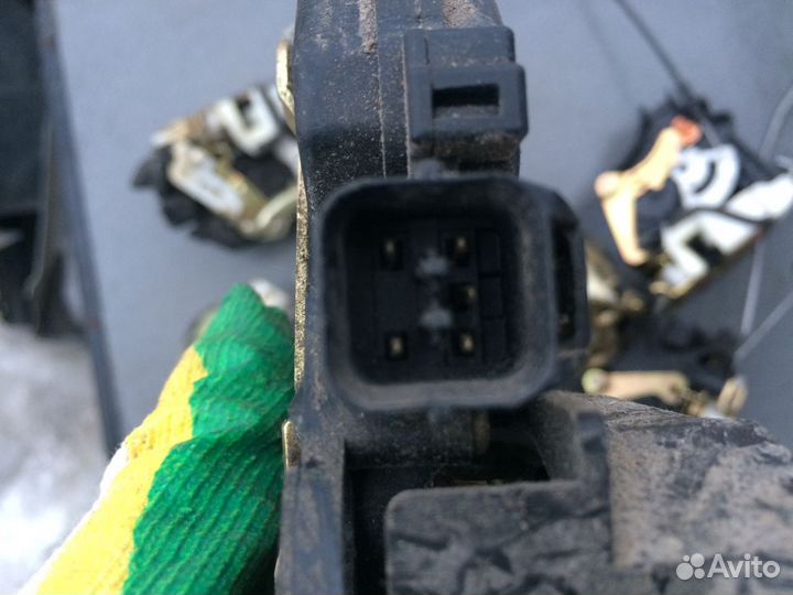 Замок двери Mitsubishi Lancer CS 9